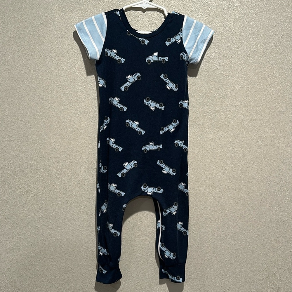 Zipease Short sleeve truck romper size: 12-18months